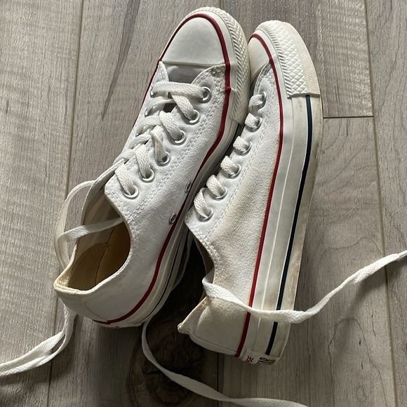 Converse White Sneaker - Picture 3 of 7